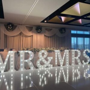 MR & MRS